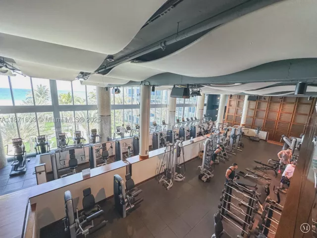 2-bedroom condo for rent in Miami Beach - 6801 Collins Ave 1204/1217 - MondialRealty