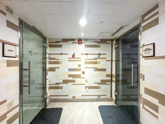 2-bedroom condo for rent in Miami Beach - 6801 Collins Ave 1204/1217 - MondialRealty