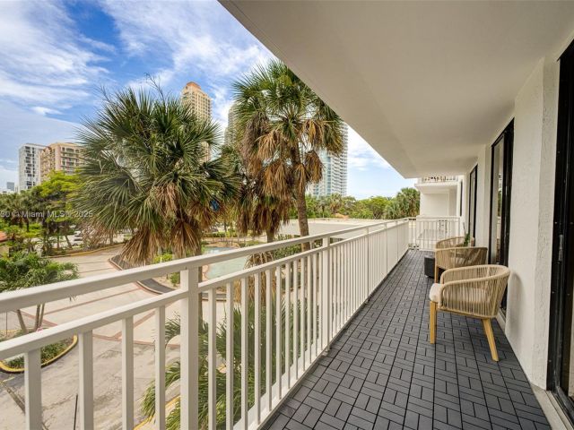 2-bedroom condo for sale in Sunny Isles Beach - 210 174th St 312 - MondialRealty