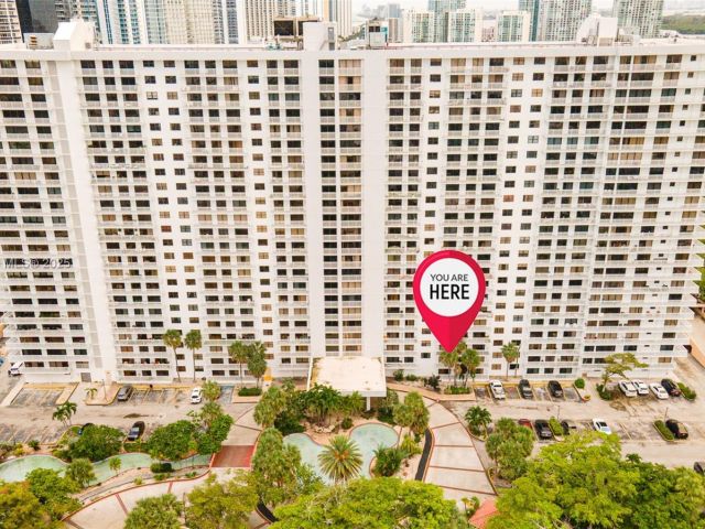 2-bedroom condo for sale in Sunny Isles Beach - 210 174th St 312 - MondialRealty