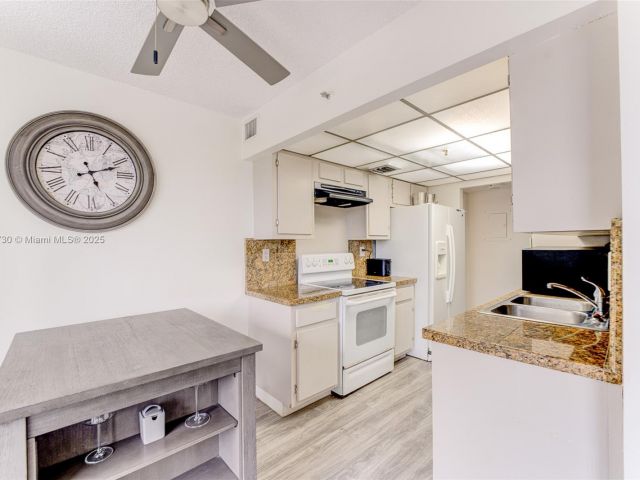 2-bedroom condo for sale in Sunny Isles Beach - 210 174th St 312 - MondialRealty