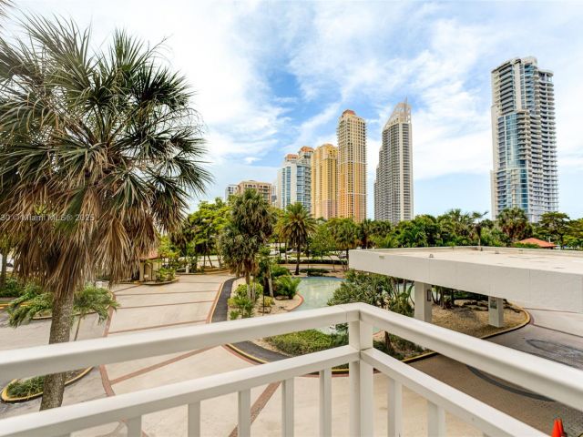 2-bedroom condo for sale in Sunny Isles Beach - 210 174th St 312 - MondialRealty