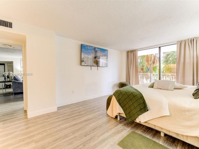 2-bedroom condo for sale in Sunny Isles Beach - 210 174th St 312 - MondialRealty