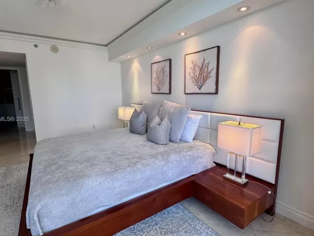 2-bedroom condo for rent in Hallandale Beach - 1830 S Ocean Dr (Avail APRIL 12 ,2026 2211 - MondialRealty