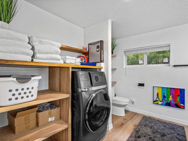 Home for sale at 2041 NE 30th Street - photo 6497082