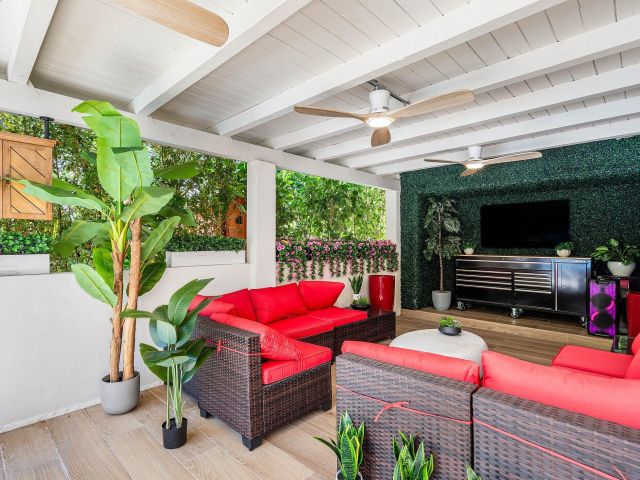 Home for sale at 2041 NE 30th Street - photo 6497086