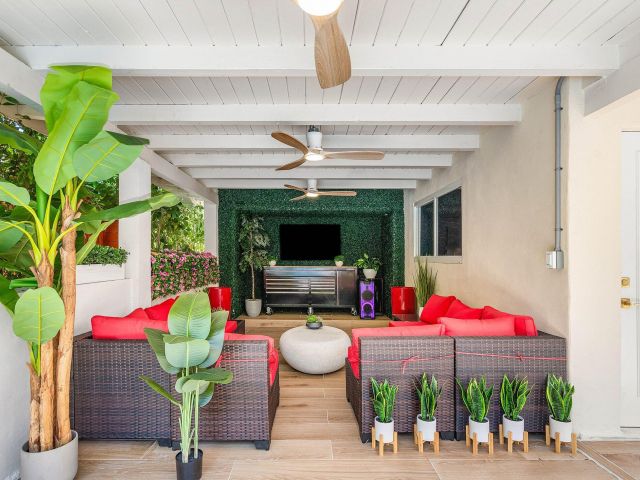 Home for sale at 2041 NE 30th Street - photo 6497087