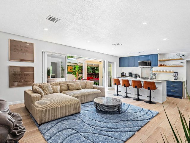 Home for sale at 2041 NE 30th Street - photo 6497089