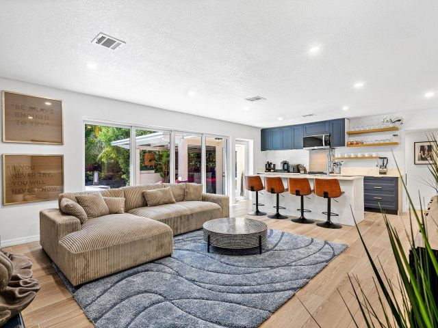 Home for sale at 2041 NE 30th Street - photo 6497092