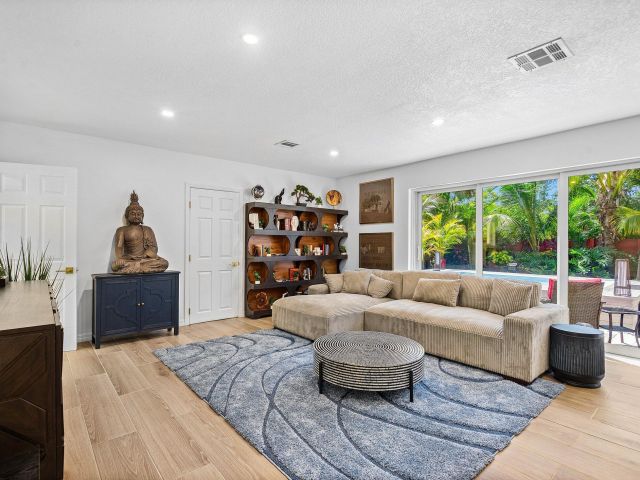 Home for sale at 2041 NE 30th Street - photo 6497093