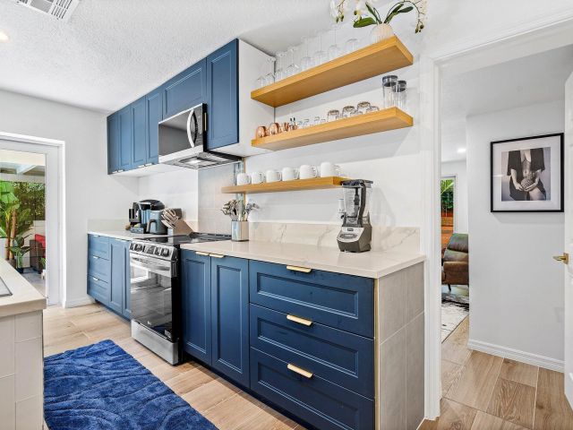 Home for sale at 2041 NE 30th Street - photo 6497097