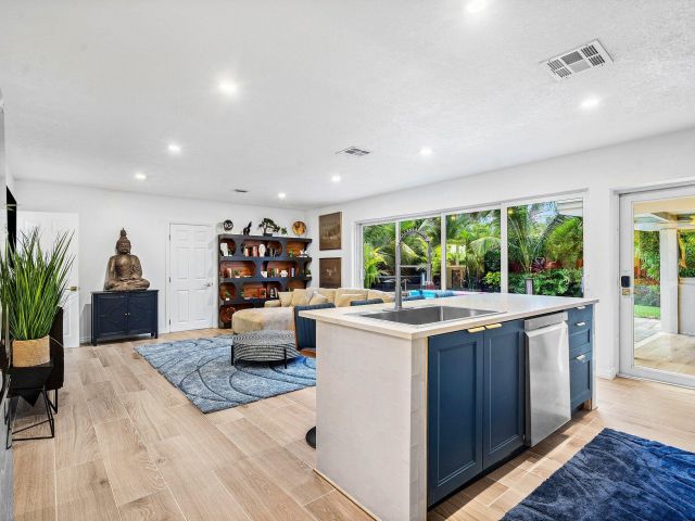 Home for sale at 2041 NE 30th Street - photo 6497098