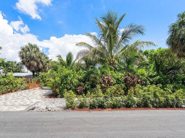 Home for sale at 2041 NE 30th Street - photo 6497099