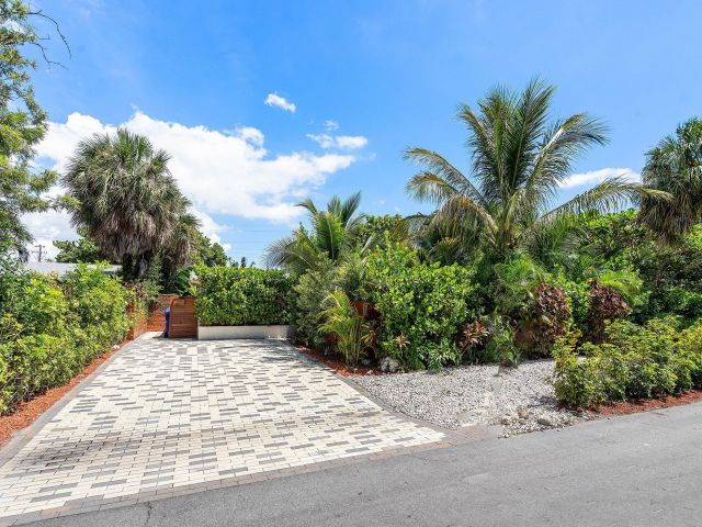 Home for sale at 2041 NE 30th Street - photo 6497100