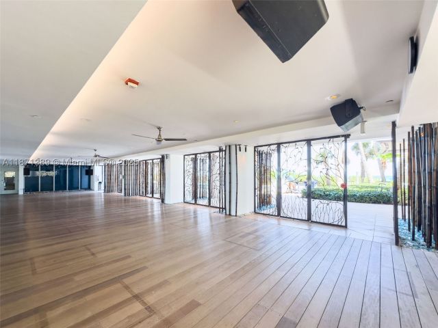 1-bedroom condo for sale in Miami Beach - 6801 Collins Ave 418 (deed 407) - MondialRealty