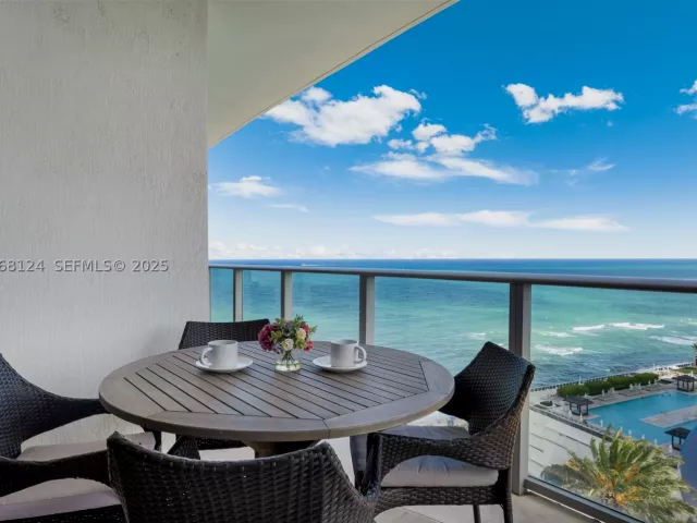 2-bedroom condo for rent in Hollywood - 4111 S Ocean Dr 1405 - MondialRealty