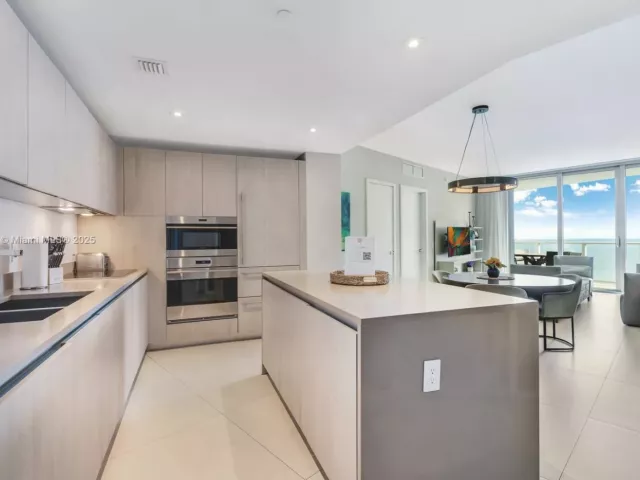 2-bedroom condo for rent in Hollywood - 4111 S Ocean Dr 1405 - MondialRealty