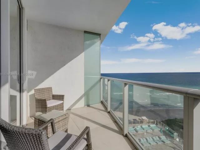 2-bedroom condo for rent in Hollywood - 4111 S Ocean Dr 1405 - MondialRealty