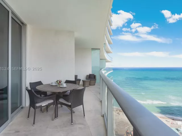 2-bedroom condo for rent in Hollywood - 4111 S Ocean Dr 1405 - MondialRealty