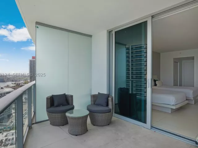 2-bedroom condo for rent in Hollywood - 4111 S Ocean Dr 1405 - MondialRealty