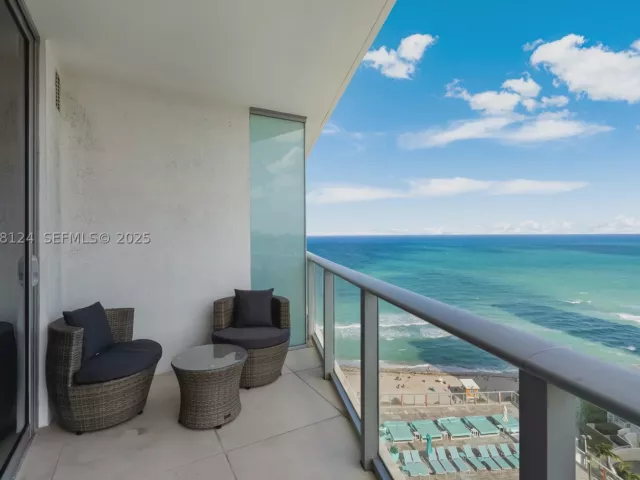 2-bedroom condo for rent in Hollywood - 4111 S Ocean Dr 1405 - MondialRealty