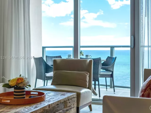 2-bedroom condo for rent in Hollywood - 4111 S Ocean Dr 1405 - MondialRealty