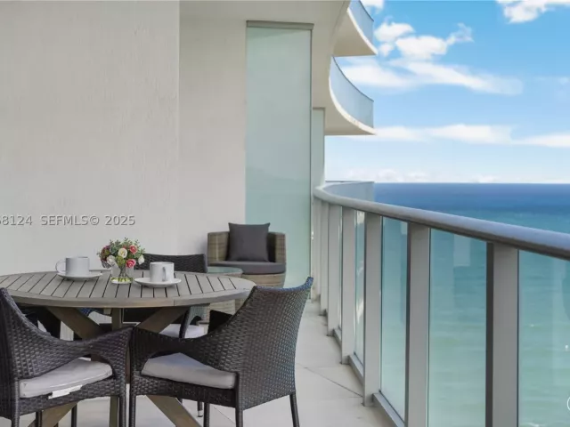 2-bedroom condo for rent in Hollywood - 4111 S Ocean Dr 1405 - MondialRealty