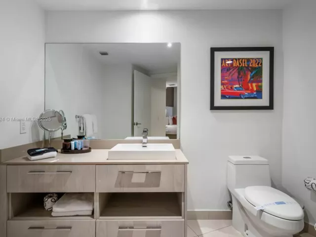 2-bedroom condo for rent in Hollywood - 4111 S Ocean Dr 1405 - MondialRealty