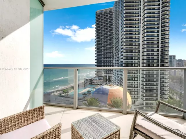2-bedroom condo for rent in Hollywood - 4111 S Ocean Dr 1405 - MondialRealty