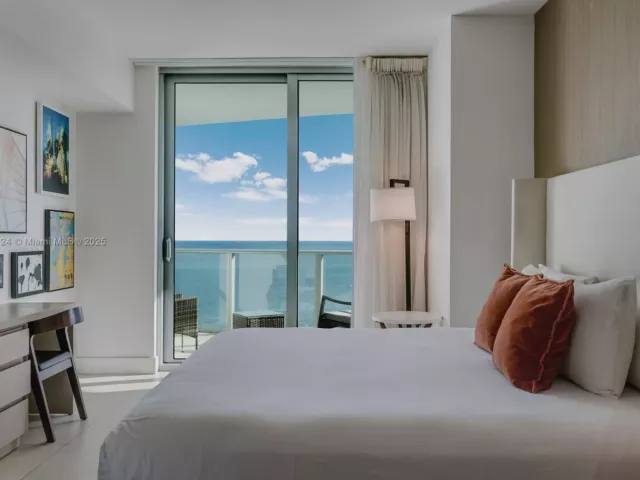 2-bedroom condo for rent in Hollywood - 4111 S Ocean Dr 1405 - MondialRealty