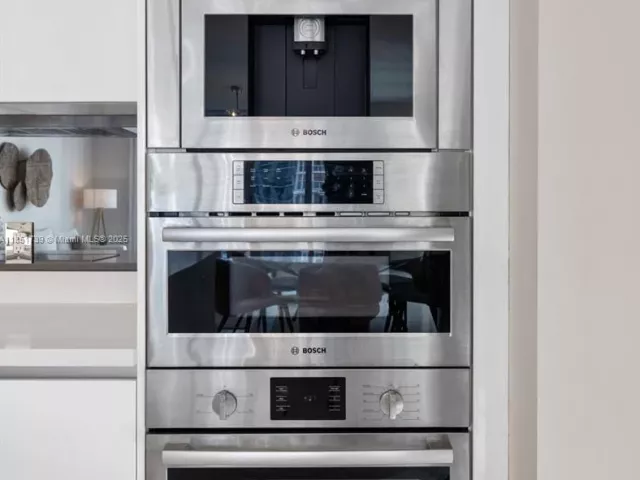 3-bedroom condo for sale in Sunny Isles Beach - 300 Sunny Isles Blvd 4-902 - MondialRealty