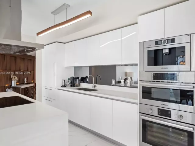 3-bedroom condo for sale in Sunny Isles Beach - 300 Sunny Isles Blvd 4-902 - MondialRealty