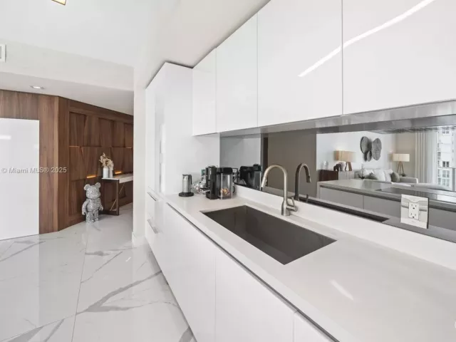 3-bedroom condo for sale in Sunny Isles Beach - 300 Sunny Isles Blvd 4-902 - MondialRealty