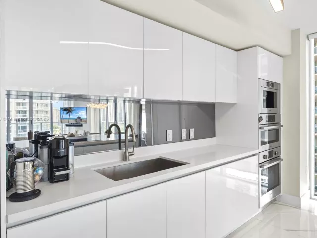 3-bedroom condo for sale in Sunny Isles Beach - 300 Sunny Isles Blvd 4-902 - MondialRealty