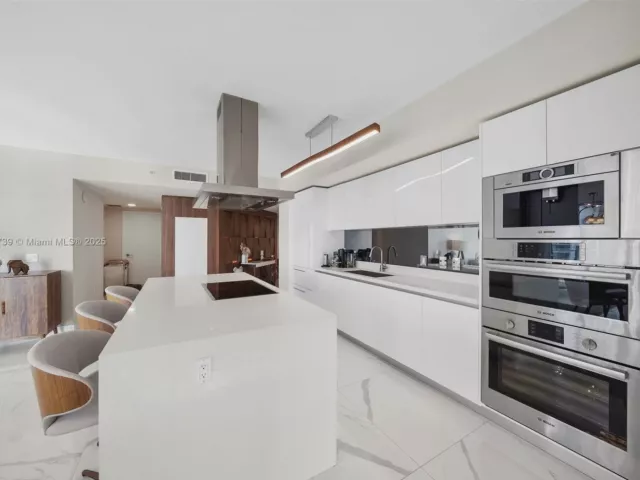 3-bedroom condo for sale in Sunny Isles Beach - 300 Sunny Isles Blvd 4-902 - MondialRealty