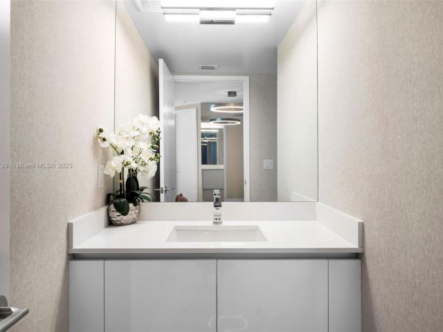 Apartment for sale  Unit #4-902 - photo 6496355