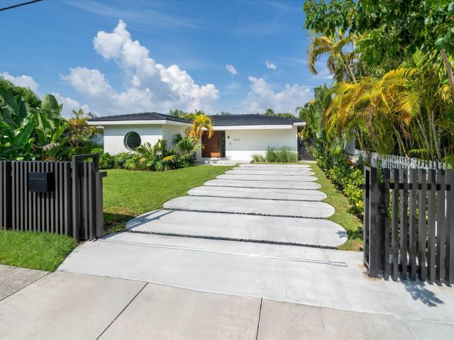 Home for sale at 7610 Bayside Lane - photo 6504303