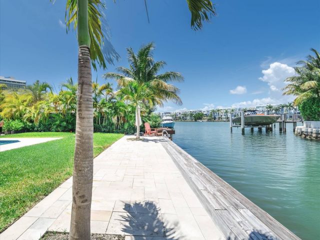 Home for sale at 7610 Bayside Lane - photo 6504306