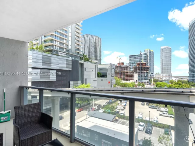 2-bedroom condo for sale in Miami - 31 SE 6th St 802 - MondialRealty