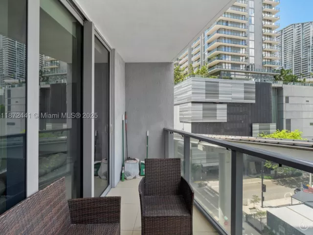 2-bedroom condo for sale in Miami - 31 SE 6th St 802 - MondialRealty