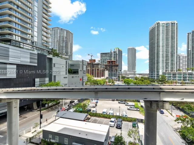 2-bedroom condo for sale in Miami - 31 SE 6th St 802 - MondialRealty