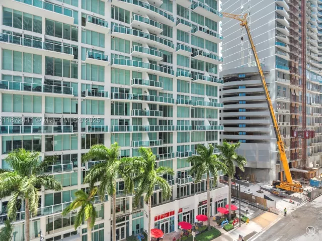 2-bedroom condo for sale in Miami - 31 SE 6th St 802 - MondialRealty