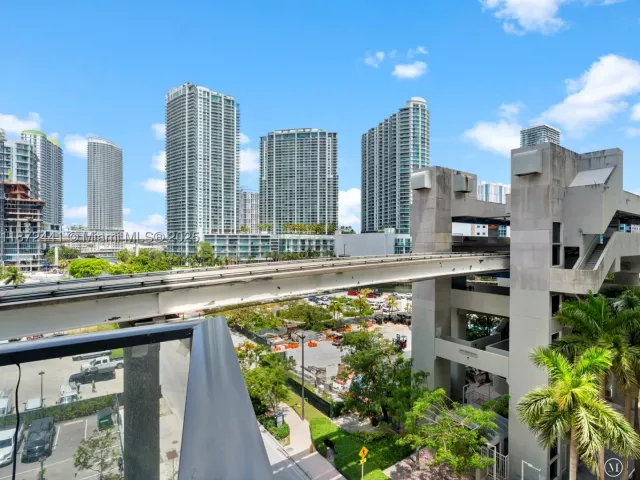 2-bedroom condo for sale in Miami - 31 SE 6th St 802 - MondialRealty