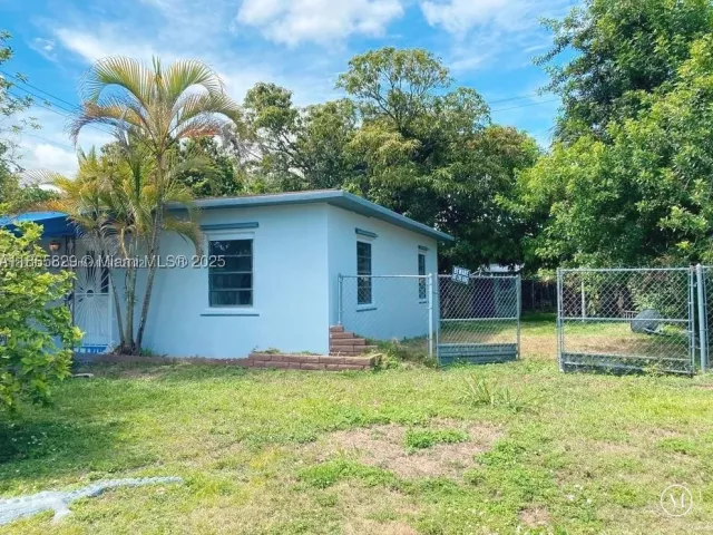 3-bedroom home for sale in Homestead - 15061 SW 296TH - MondialRealty