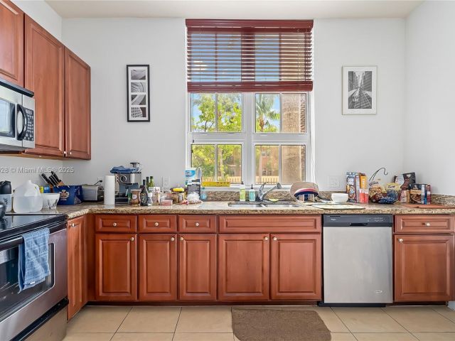 2-bedroom condo for sale in Aventura - 3001 NE 185th St 135 - MondialRealty