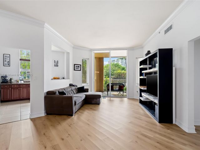 2-bedroom condo for sale in Aventura - 3001 NE 185th St 135 - MondialRealty