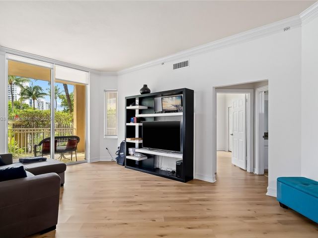 2-bedroom condo for sale in Aventura - 3001 NE 185th St 135 - MondialRealty