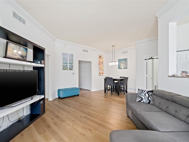 2-bedroom condo for sale in Aventura - 3001 NE 185th St 135 - MondialRealty