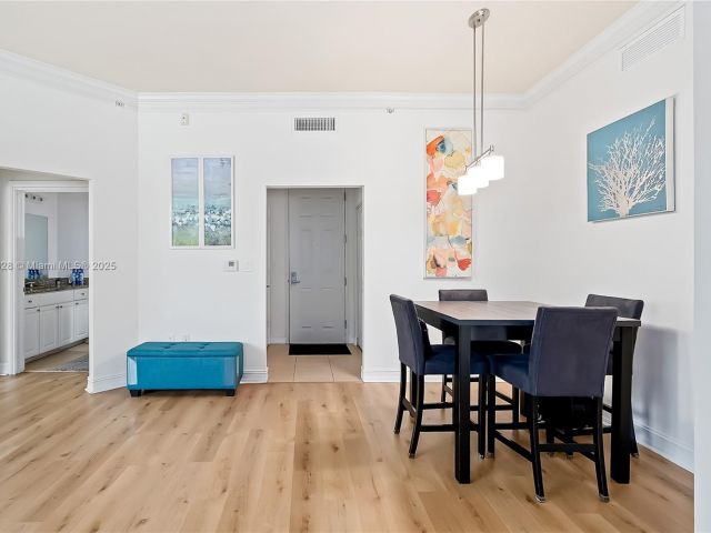 2-bedroom condo for sale in Aventura - 3001 NE 185th St 135 - MondialRealty