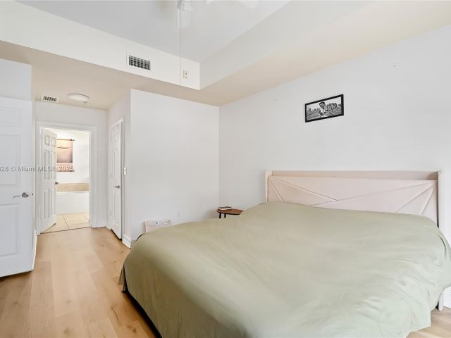 2-bedroom condo for sale in Aventura - 3001 NE 185th St 135 - MondialRealty